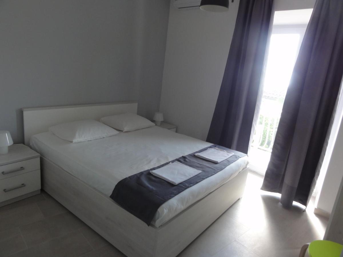 Apartmani Lara グラダツ エクステリア 写真