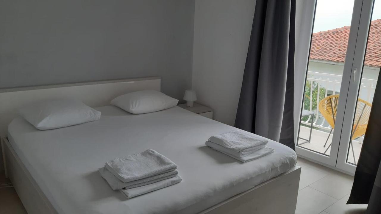 Apartmani Lara グラダツ エクステリア 写真