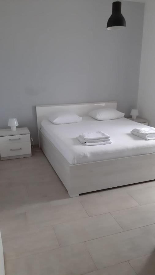 Apartmani Lara グラダツ エクステリア 写真